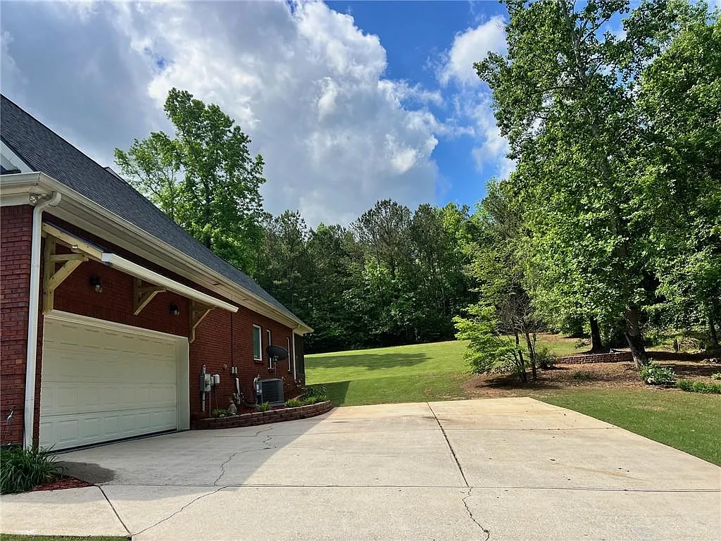4 bed, 3.0 bath, 2985 sqft, $3,000 — Photo 4