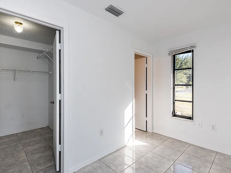 838 Jarvis St — Photo 36