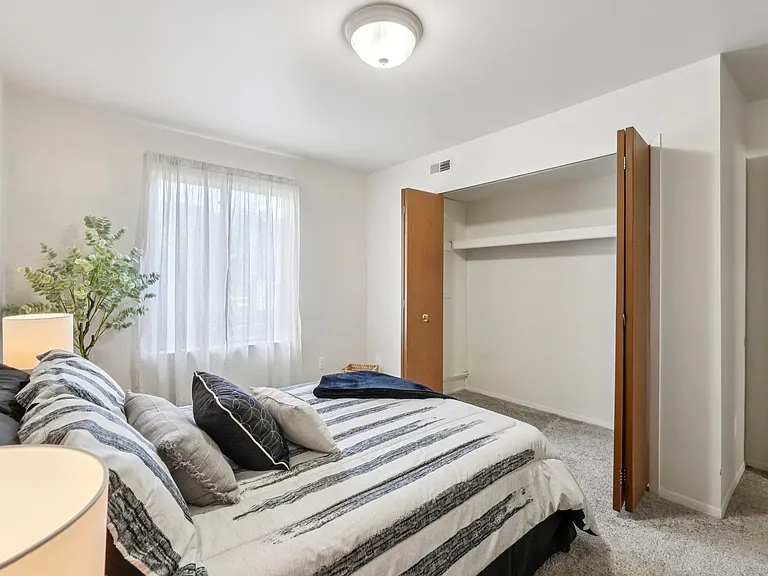 Eastwood Village Apartments — Photo 26