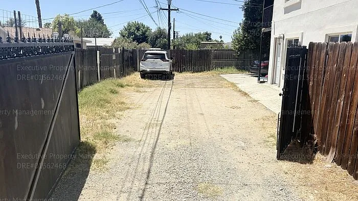 303 El Tejon Ave #B — Photo 3