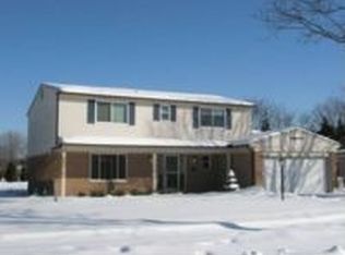 2946 Shirley Dr, Troy, MI 48085