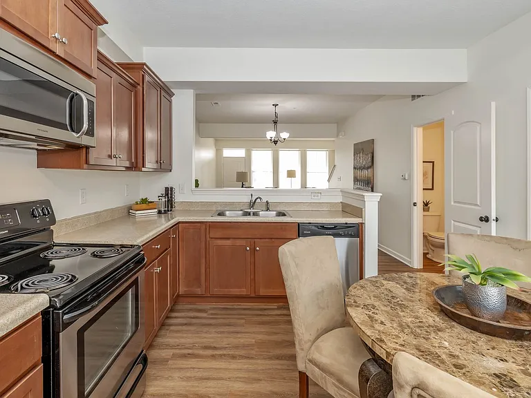 542 W Main St — Photo 8