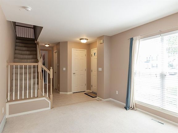 2nd image of 1210 Acacia Dr NE