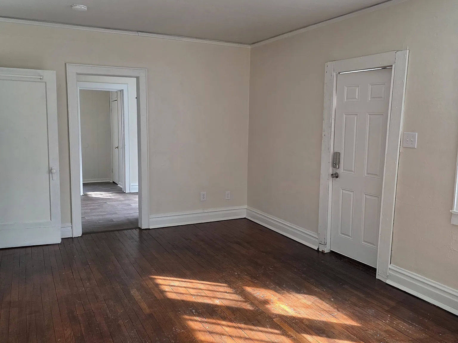 3 bed, $950 — Photo 2