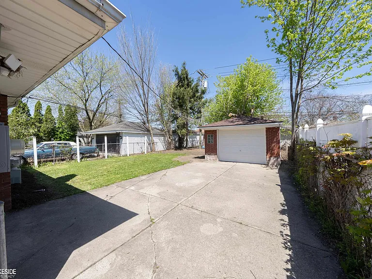 19637 Country Club Dr — Photo 26