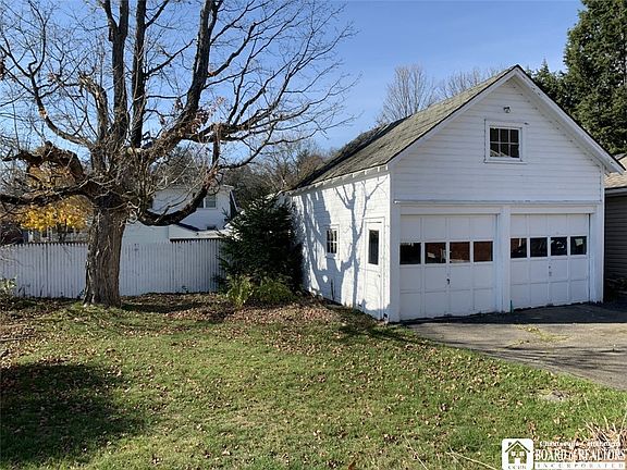 4th image of 115 Richard Ave