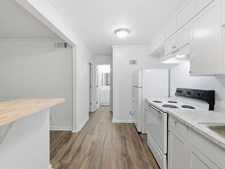 308 W Trinity Ave — Photo 26