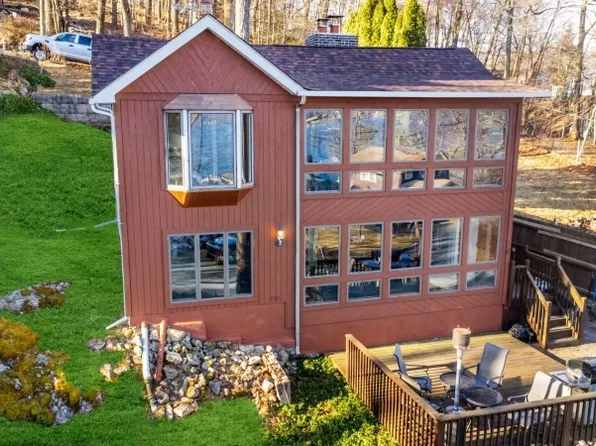 16 Pebble Beach Rd, Hopatcong Boro, NJ 07843