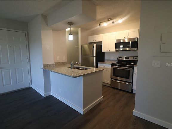 4th image of 400 Lake Placid 304 Ct