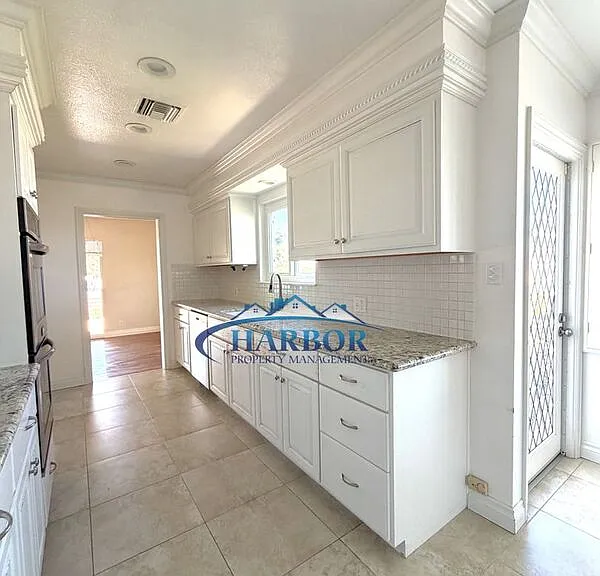 1630 Miracosta St — Photo 22