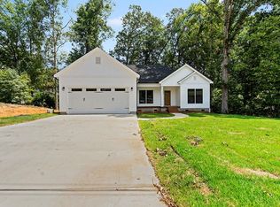 111 Greenbriar Rd, Greenwood, SC 29649