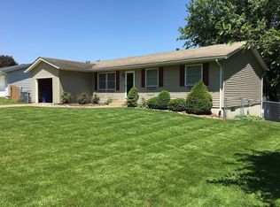 3212 Maplecrest Rd, Bettendorf, IA 52722