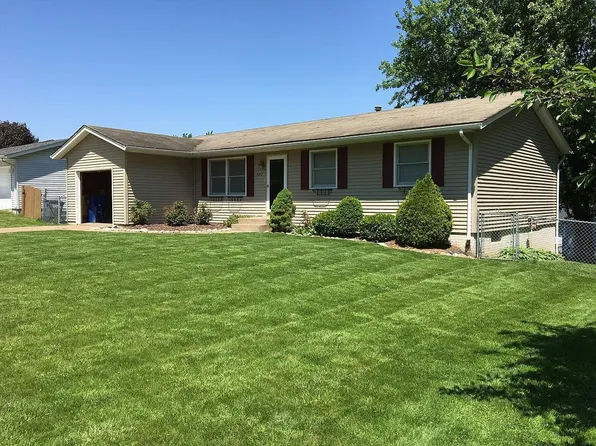 3212 Maplecrest Rd, Bettendorf, IA 52722