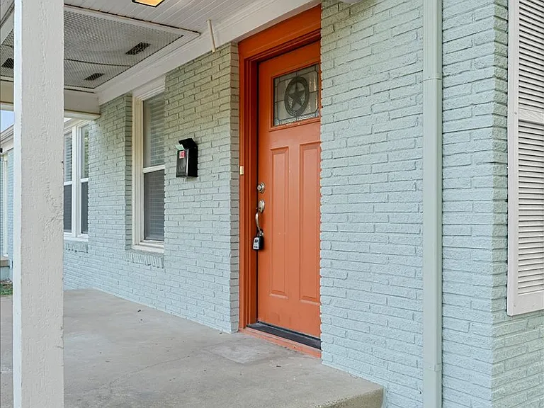 1119 Clinton St — Photo 39
