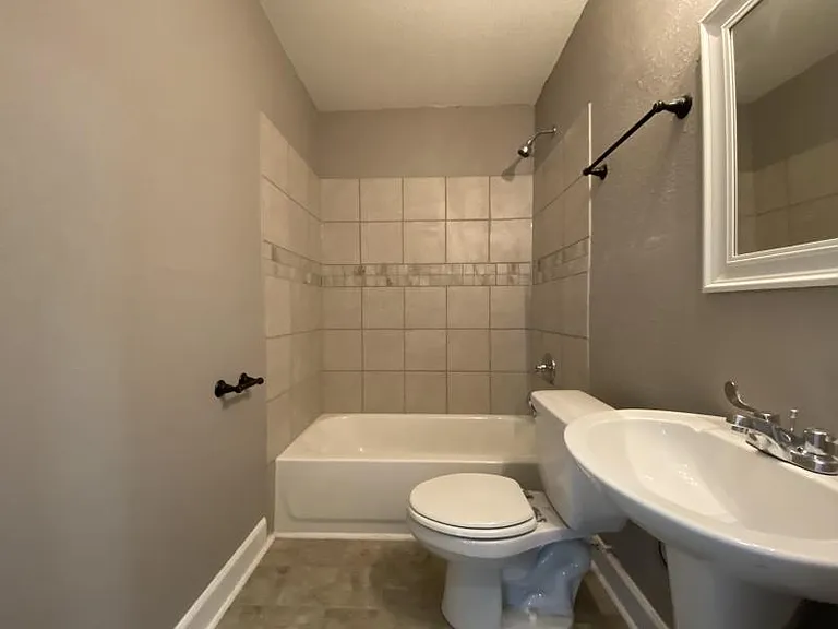 1717 S Lauderdale St — Photo 2