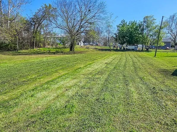 2 Jc Watts Jr Ave, Eufaula, OK 74432