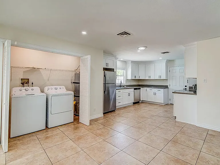 557 Canosa Ave — Photo 16