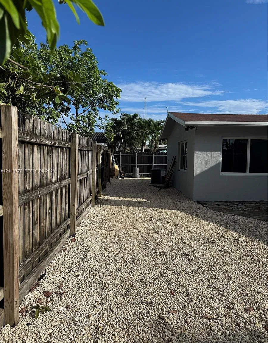 Gladeville — Photo 2