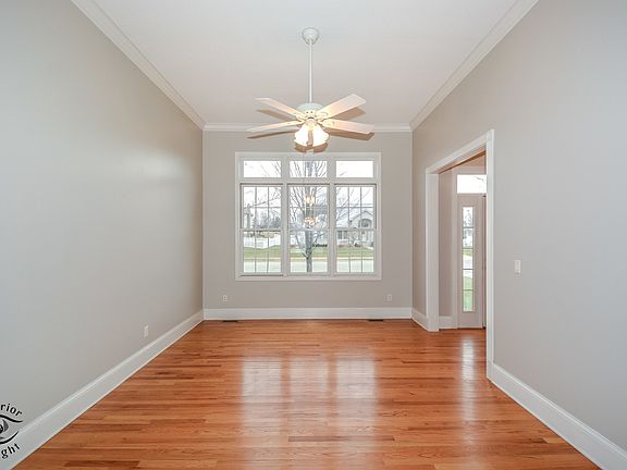 5th image of 819 E Margaret Ln