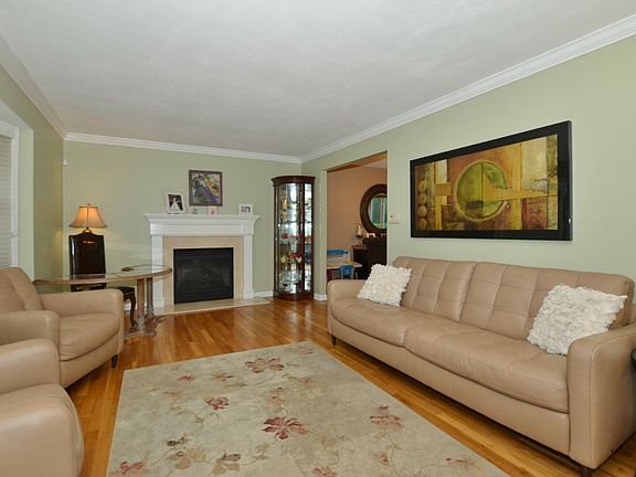 3rd image of 4 Woodrow Ln