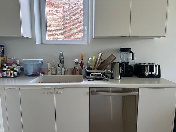 2nd image of 2021 W Washington Blvd #3
