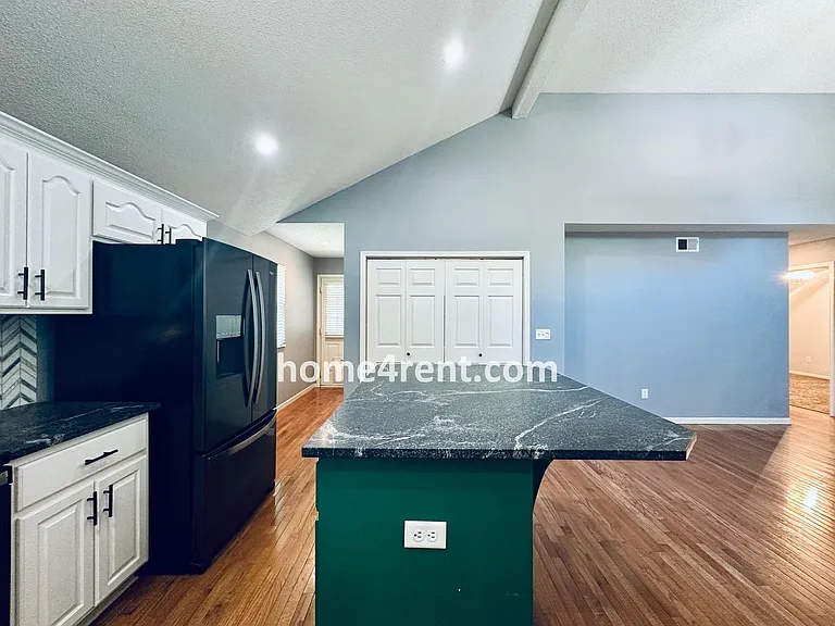 8601 England St — Photo 17