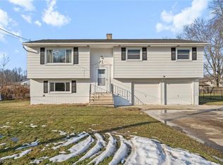 1088 Novak Rd, Grafton, OH 44044