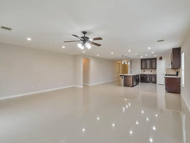 7718 Shavano Ln — Photo 6