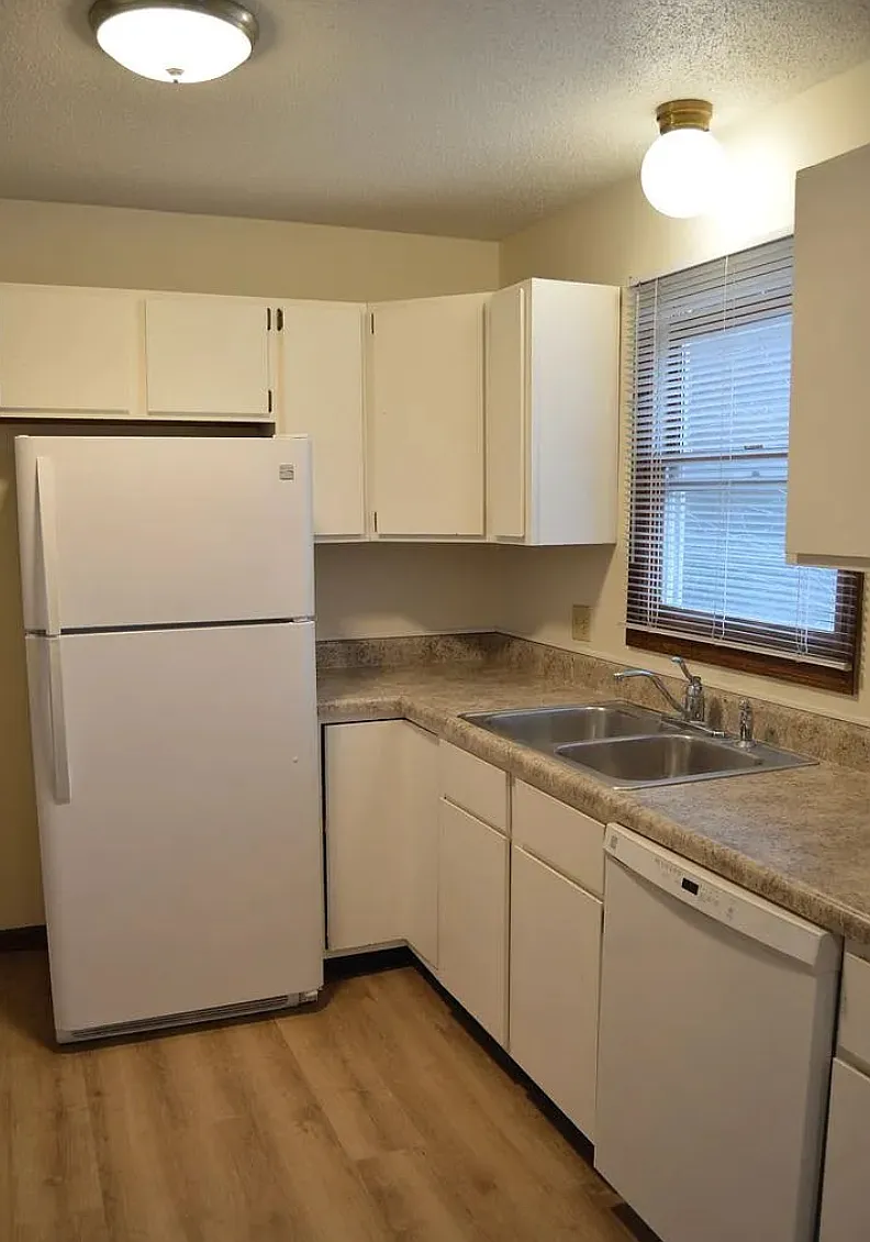 3 bed, 1.5 bath, 1500 sqft, $1,900 — Photo 4