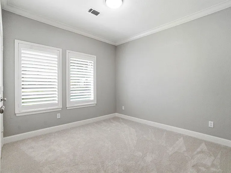 502 Louisa St — Photo 27