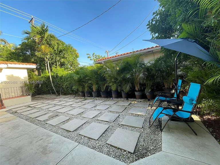 1556 San Benito Ave — Photo 12
