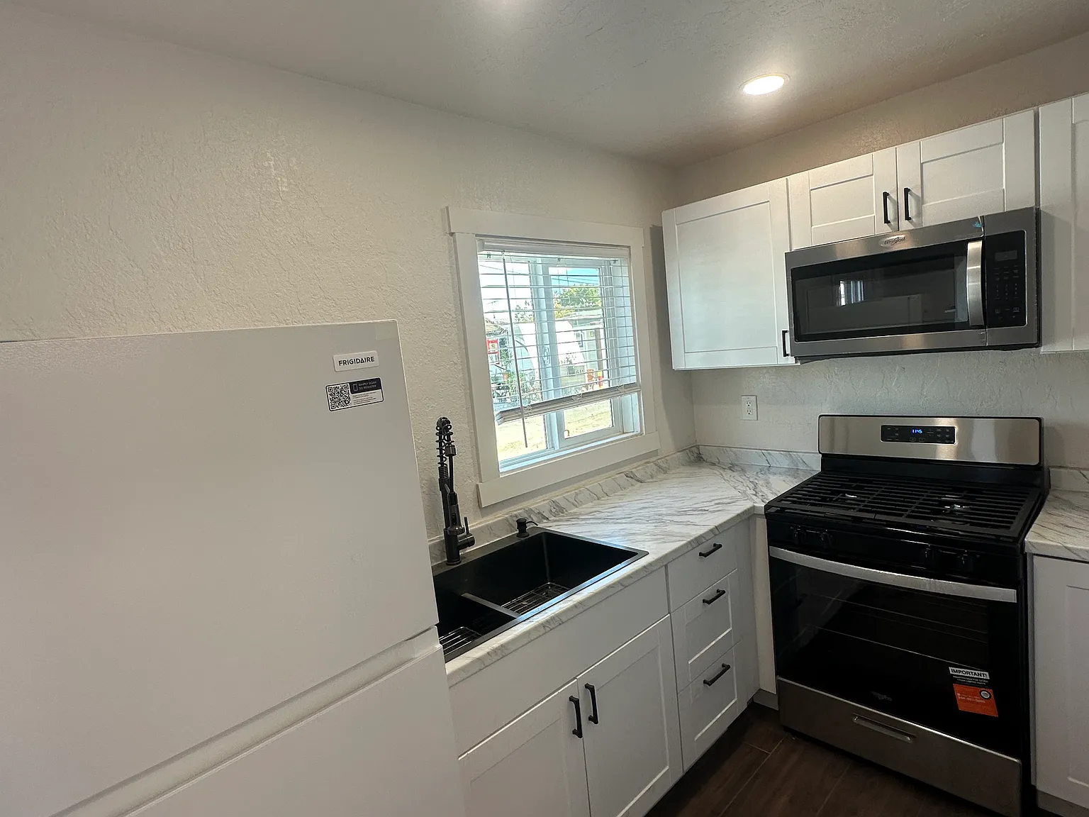 2 bed, $2,400 — Photo 2