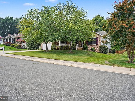 3rd image of 939 Nena Ave