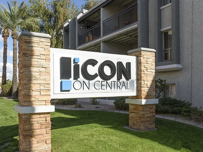 Icon on Central — Photo 28