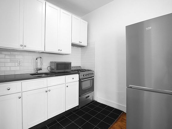 4th image of 26 Greenwich Ave APT 4F