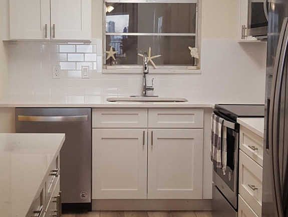 3rd image of 100 Paradise Harbour Blvd APT 101