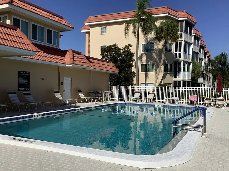 1215 S Portofino Dr #D301 — Photo 3