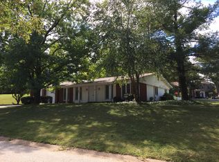 467 Tree Top Lane, Des Peres, MO