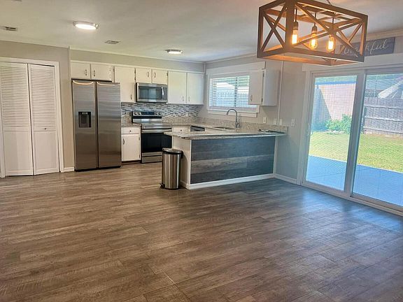3rd image of 1817 Rattan Palm Dr