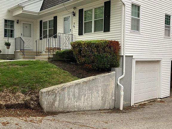 3rd image of 12 Pamela Ln