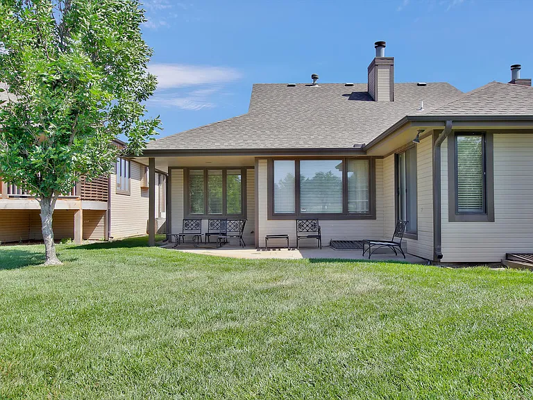 12725 E Birchwood Dr — Photo 2
