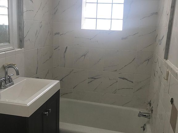 5th image of 5137 Spruce St Floor 2