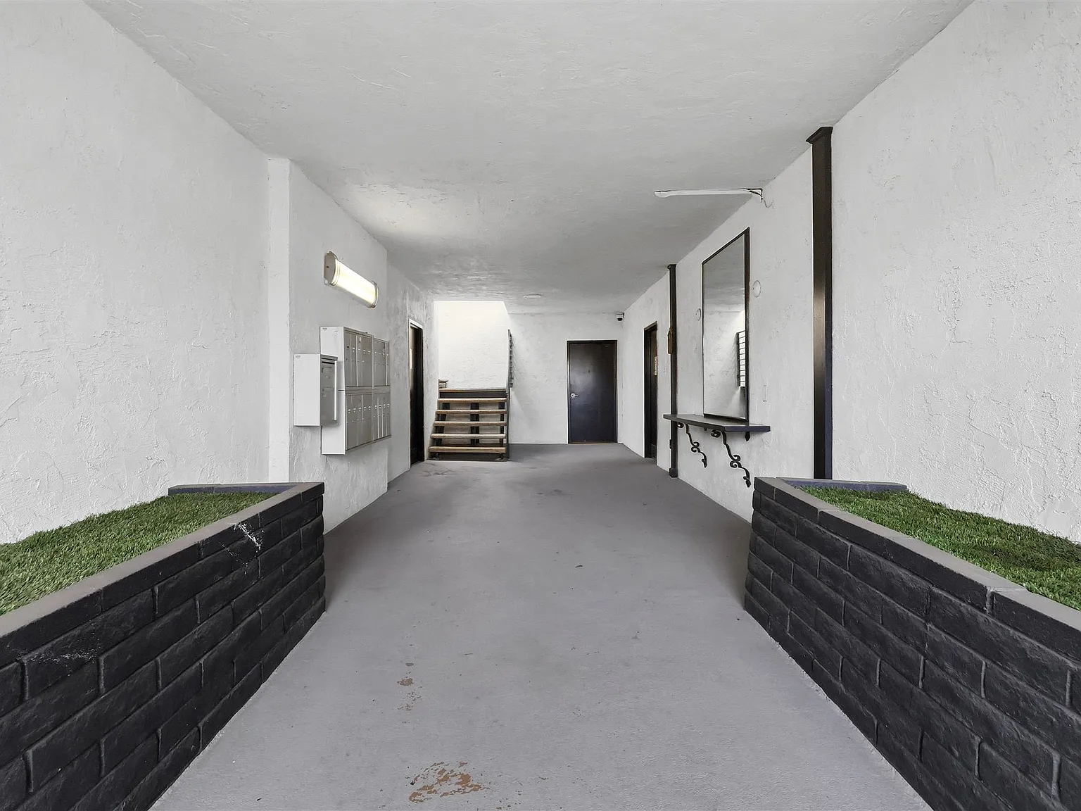 2106 Manhattan Beach Blvd — Photo 4