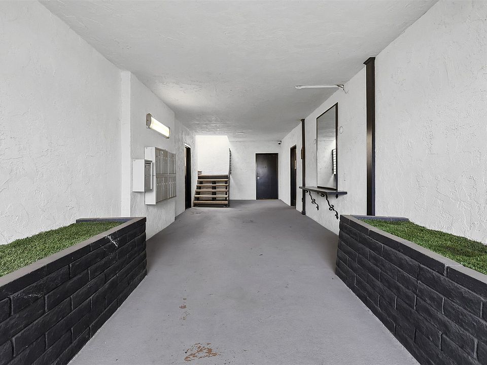 Building Photo 4