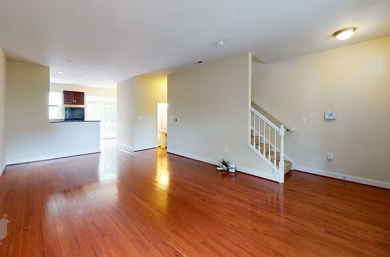 720 Barnes St NE — Photo 4