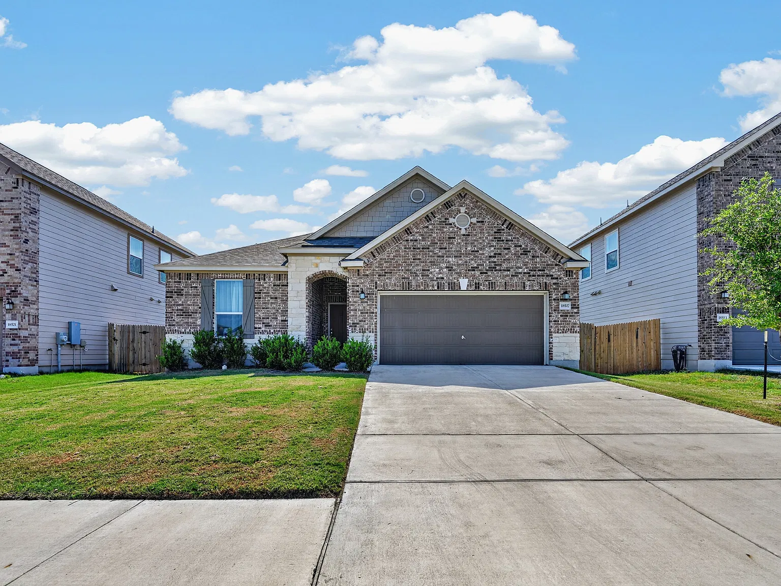 3 bed, 1678 sqft, $2,100 — Photo 1