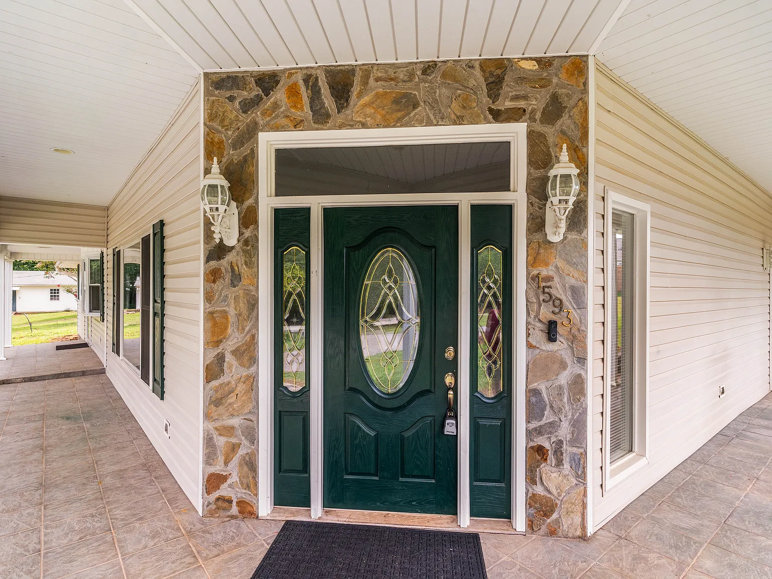 3 bed, 2483 sqft, $2,500 — Photo 3