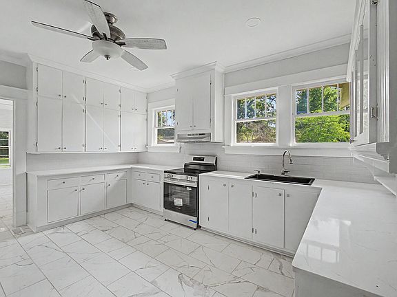 3rd image of 251 Walnut St