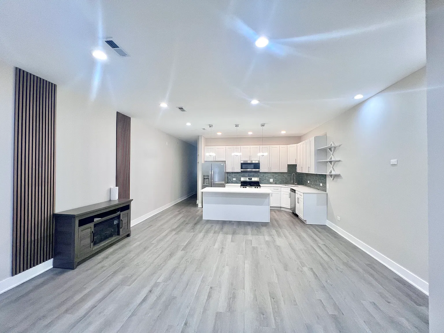 2 bed, 1500 sqft, $2,700 — Photo 2