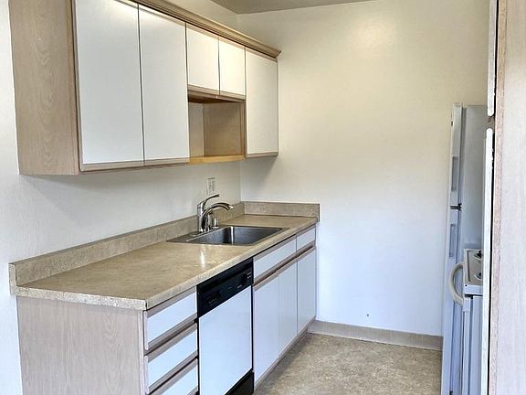 3rd image of 255 E Blithedale Ave #4